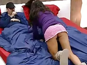 Wanita berbagi penga ...