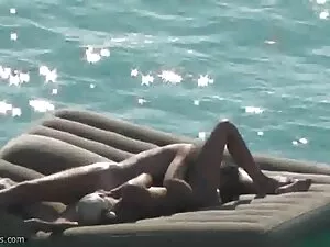 Ibuxxx si kecil Milf ...
